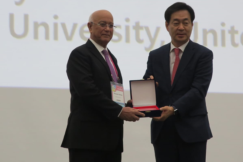 Gulf Medical University Chancellor Prof. Hossam Hamdy Addresses Korean Society of Medical Education
